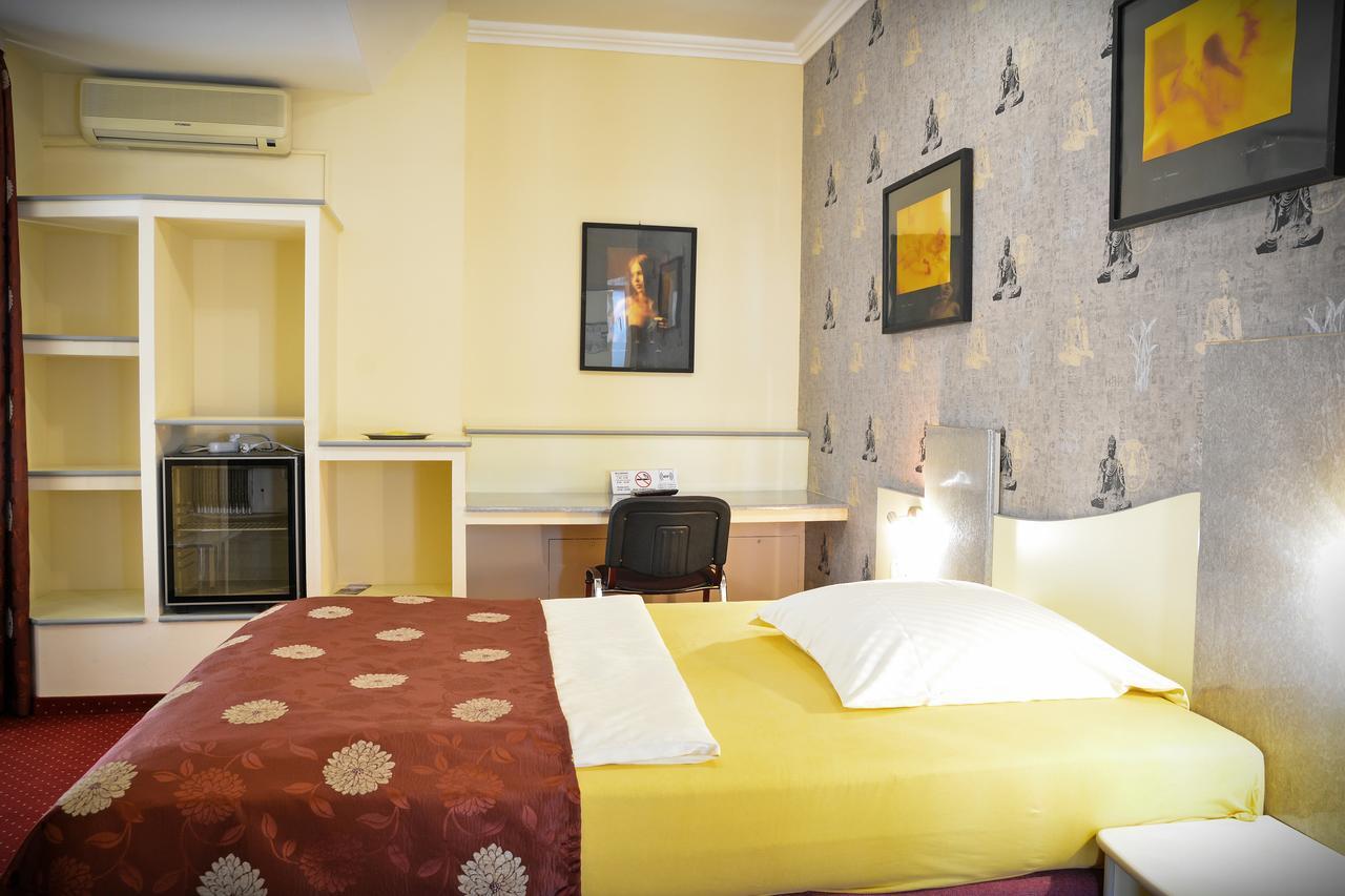 Pension Yellow Hotel Тимишоара Екстериор снимка