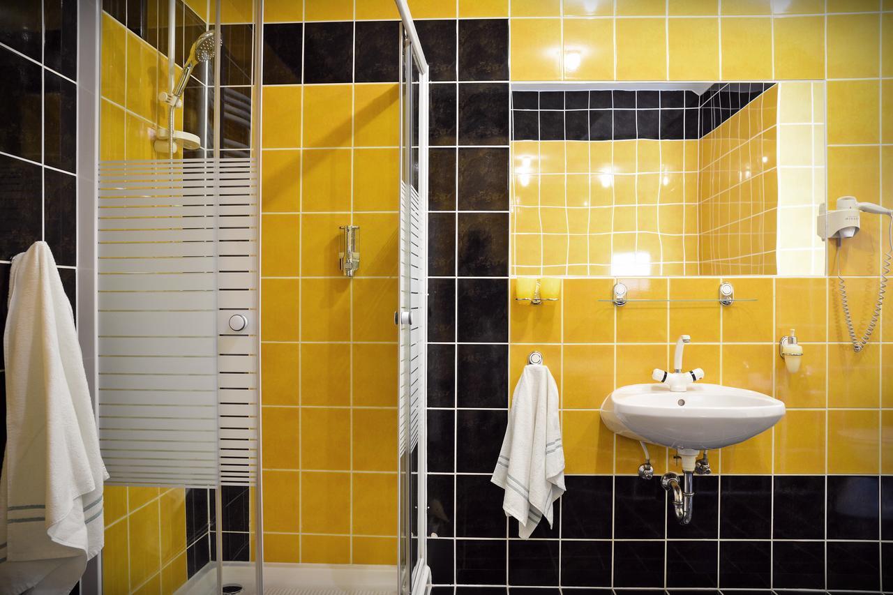 Pension Yellow Тимишоара Екстериор снимка
