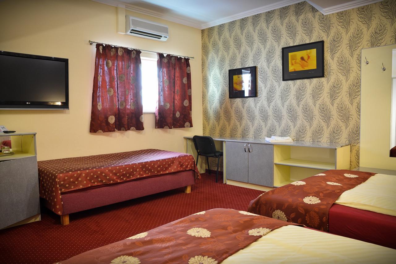 Pension Yellow Hotel Тимишоара Екстериор снимка